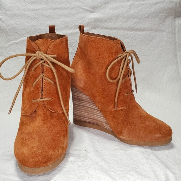 Steve Madden Shoes - Steve Madden P-Danni Suede Wedges